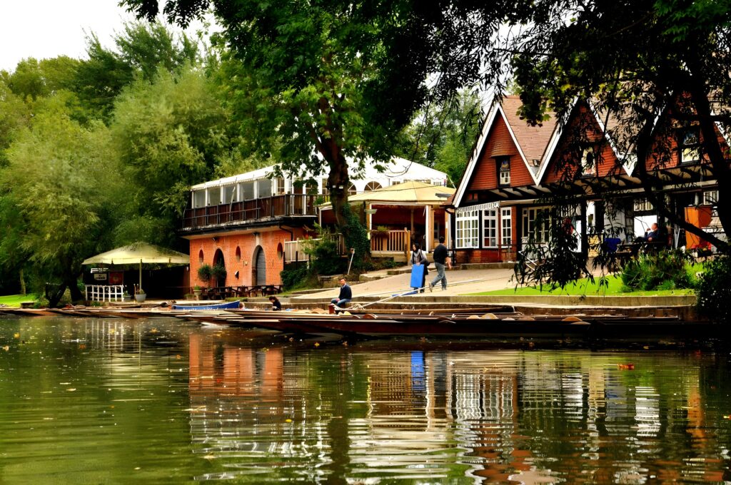 Cherwell Boathouse Punting In Oxford